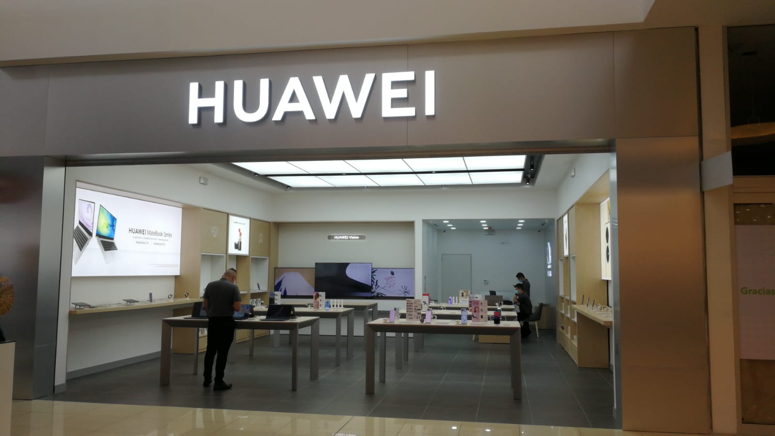 Celebración con actividades para todos Huawei llega Lincoln Plaza e inaugura su tienda